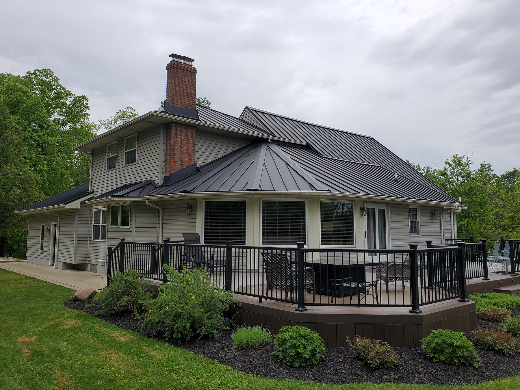 roofing contractor working in ohio
